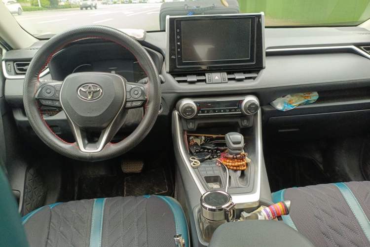 Used Toyota RAV4 2020 2.0L CVT 4x4 Trend Edition Center Console