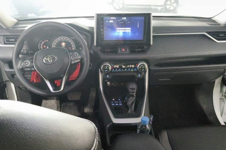 Used Toyota RAV4 2020 2.0L CVT 4x4 Trend Edition Center Console