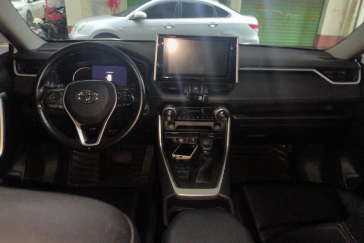 Used Toyota RAV4 2020 2.0L CVT 4x4 Trend Edition Center Console