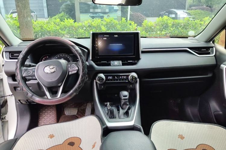 Used Toyota RAV4 2020 2.0L CVT 4x4 Trend Edition Center Console