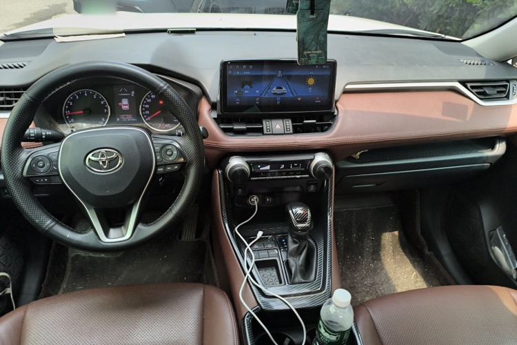 Used Toyota RAV4 2020 2.0L CVT Two-Wheel Drive Urban Edition Center Console
