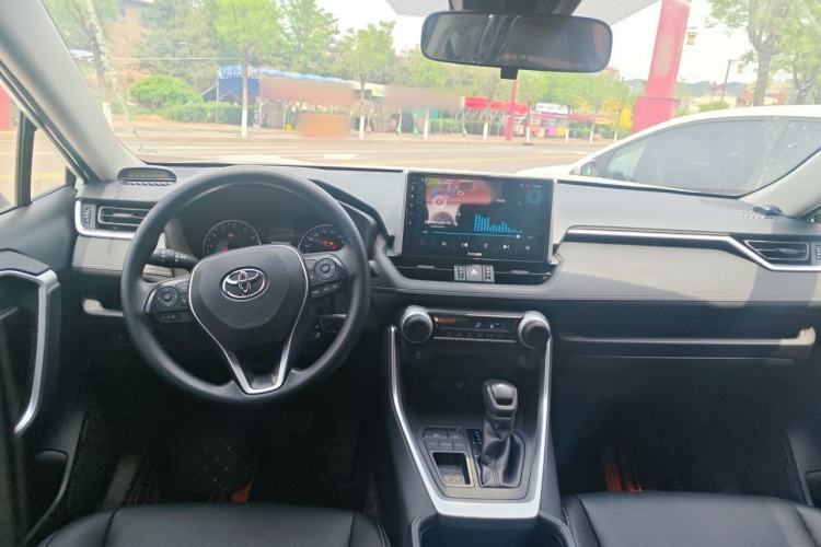 Used Toyota RAV4 2020 2.0L CVT Two-Wheel Drive Urban Edition Center Console