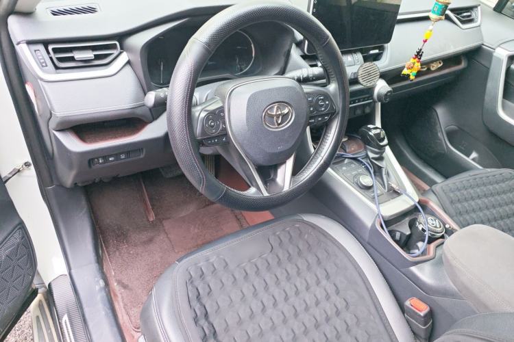 Used Toyota RAV4 2020 2.0L CVT Four-Wheel Drive Prestige Edition Center Console