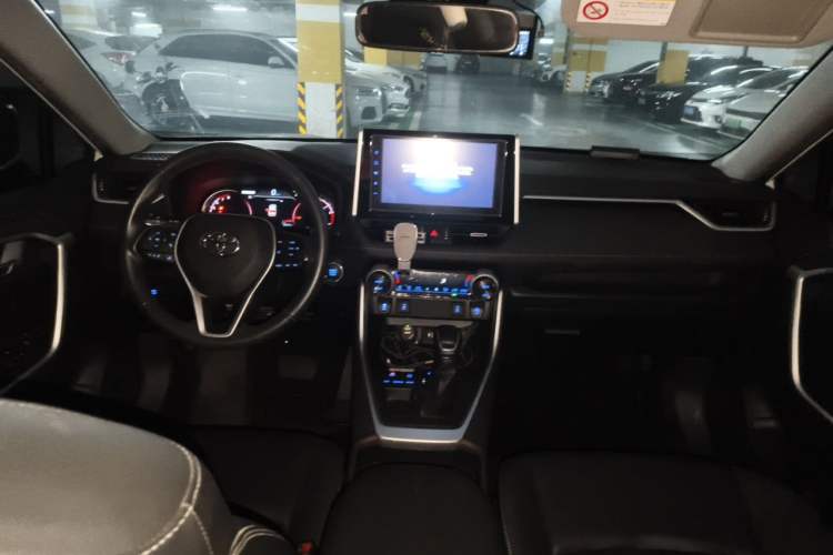 Used Toyota RAV4 2020 2.0L CVT Two-Wheel Drive Fashion PLUS Edition Center Console