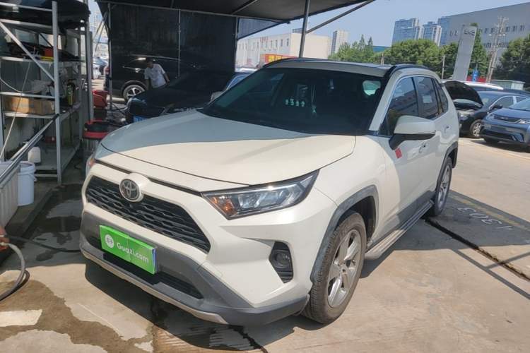 Used Toyota RAV4 2020 2.0L CVT Two-Wheel Drive Fashion Edition Guazi used car, China used car export, Used car for sale, Used  cars, Cheapest cars for sale
