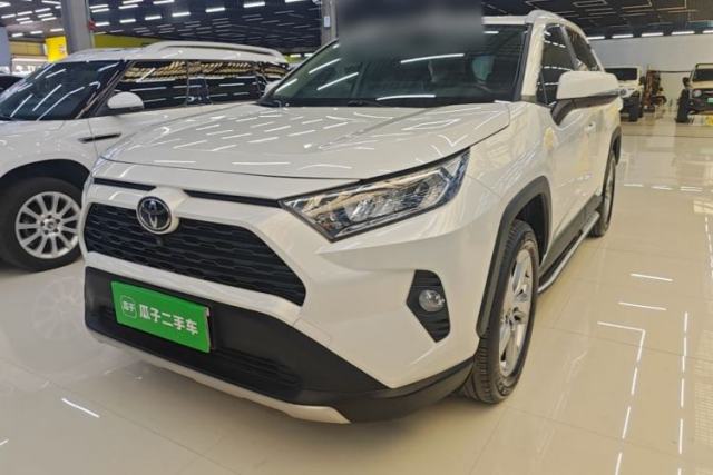 Ojetý Toyota RAV4 2020 2.0L CVT Two-Wheel Drive Fashion PLUS Edition