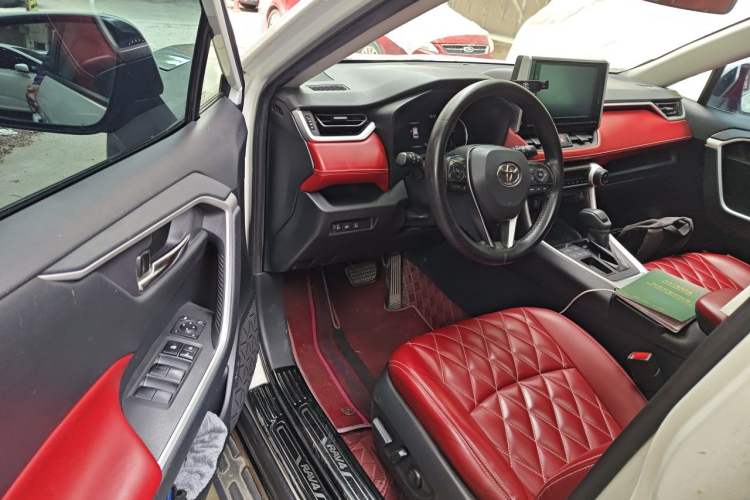 Used Toyota RAV4 2020 2.0L CVT Two-Wheel Drive Fashion Edition Driver Seat