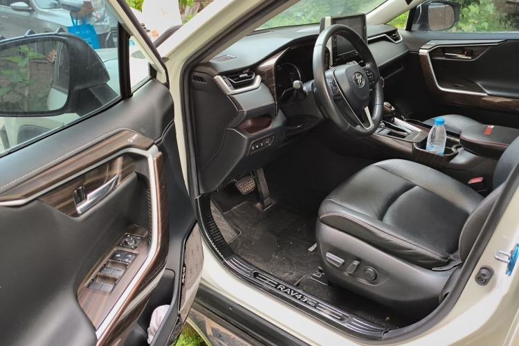Used Toyota RAV4 2020 2.0L CVT Two-Wheel Drive Prestige Edition Driver Seat