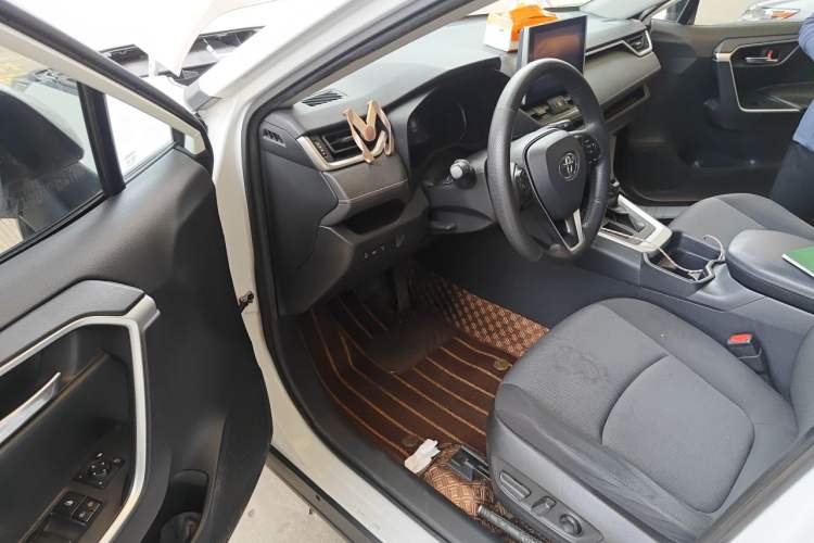 Used Toyota RAV4 2020 2.0L CVT Two-Wheel Drive Fashion Edition Driver Seat