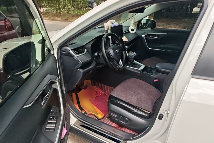 Used Toyota RAV4 2020 2.0L CVT Two-Wheel Drive Fashion Edition Driver Seat