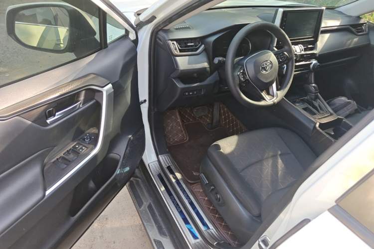 Used Toyota RAV4 2020 2.0L CVT Two-Wheel Drive Fashion Edition Driver Seat
