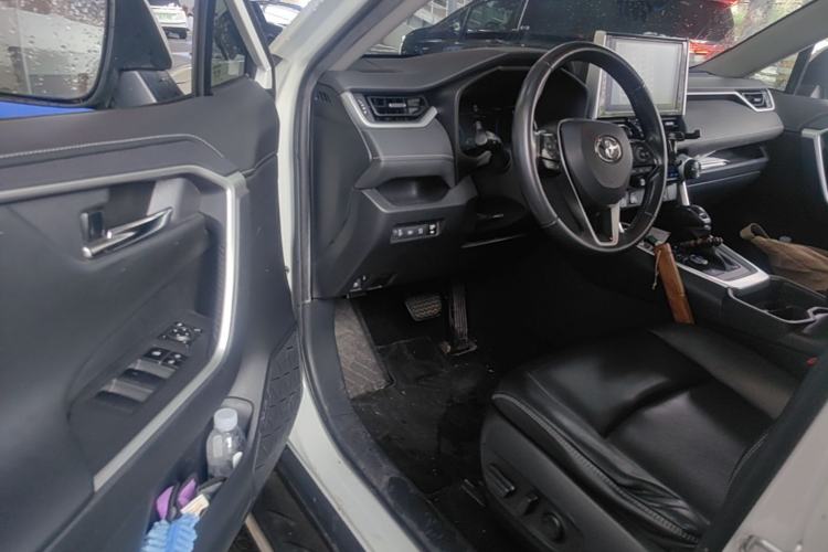 Used Toyota RAV4 2020 Dual-Engine 2.5L E-CVT 4x4 Elite PLUS Edition Driver Seat