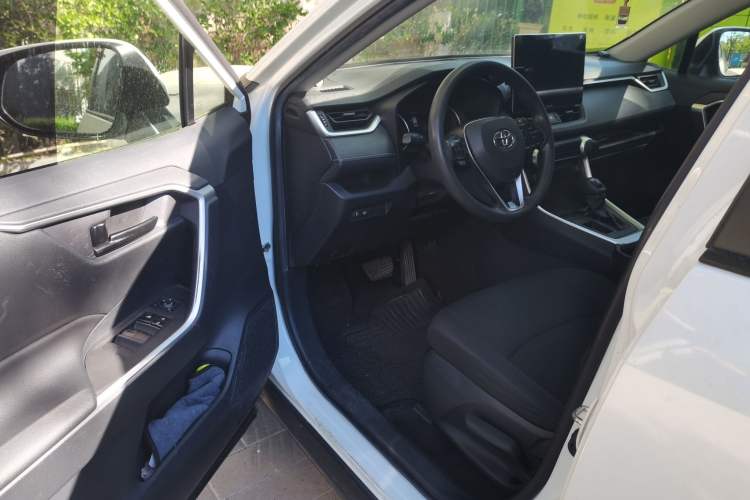 Used Toyota RAV4 2020 2.0L CVT Two-Wheel Drive Urban Edition Driver Seat