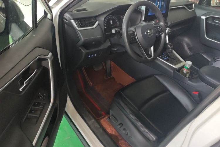 Used Toyota RAV4 2020 2.0L CVT 4x4 Trend Edition Driver Seat