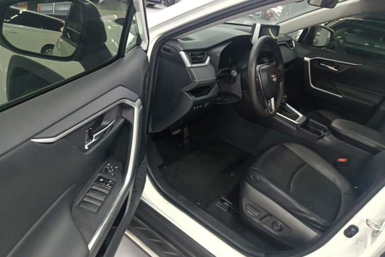Used Toyota RAV4 2020 2.0L CVT Two-Wheel Drive Fashion Edition Driver Seat