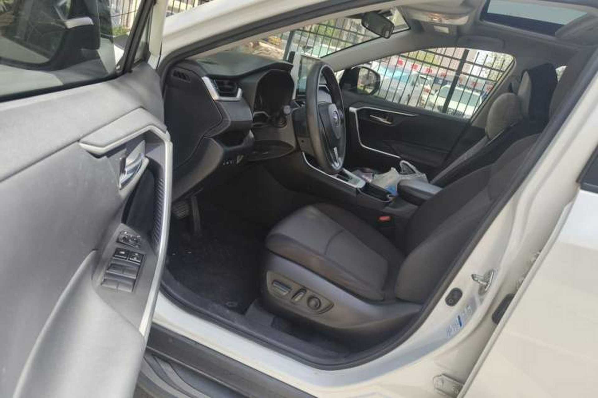 Used Toyota RAV4 2020 2.0L CVT 4x4 Trend Edition Driver Seat