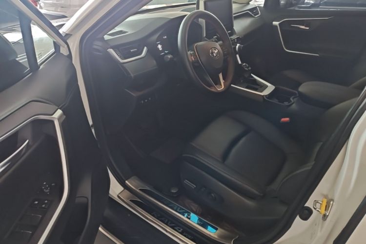 Used Toyota RAV4 2020 2.0L CVT Two-Wheel Drive Prestige Edition Driver Seat