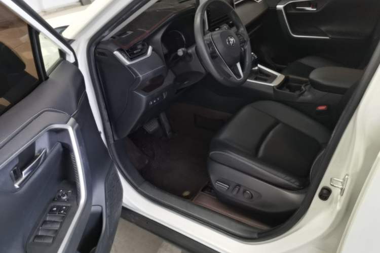 Used Toyota RAV4 2020 2.0L CVT Two-Wheel Drive Prestige Edition Driver Seat