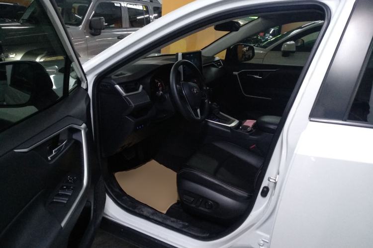 Used Toyota RAV4 2020 2.0L CVT 4x4 Trend Edition Driver Seat