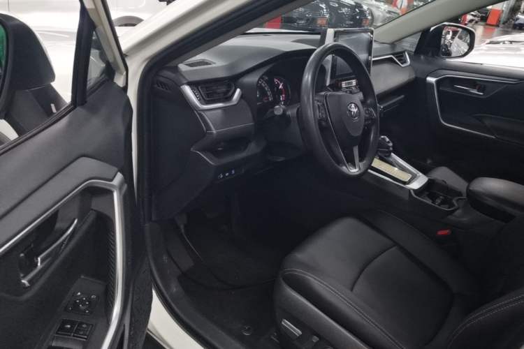 Used Toyota RAV4 2020 2.0L CVT Two-Wheel Drive Fashion Edition Driver Seat