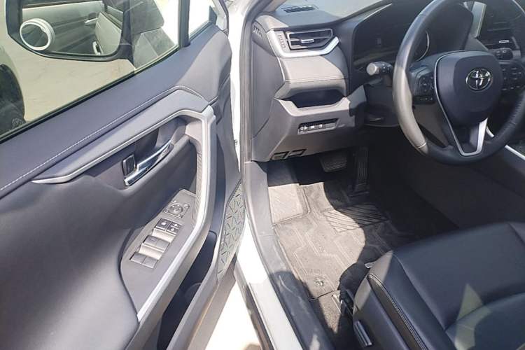 Used Toyota RAV4 2020 2.0L CVT Two-Wheel Drive Fashion PLUS Edition Driver Seat