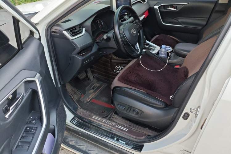 Used Toyota RAV4 2020 2.0L CVT Two-Wheel Drive Fashion Edition Driver Seat