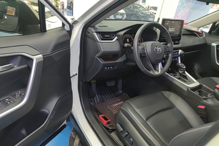 Used Toyota RAV4 2020 2.0L CVT Two-Wheel Drive Prestige Edition Driver Seat