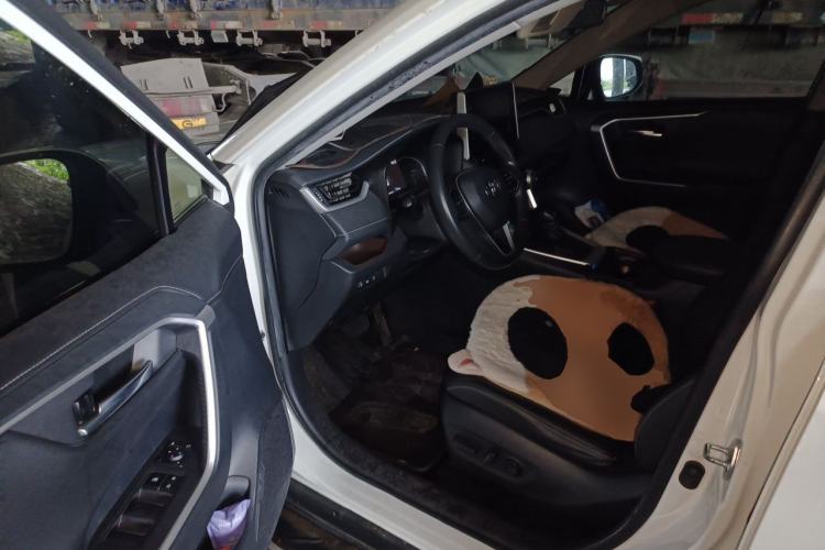 Used Toyota RAV4 2020 2.0L CVT Two-Wheel Drive Prestige Edition Driver Seat