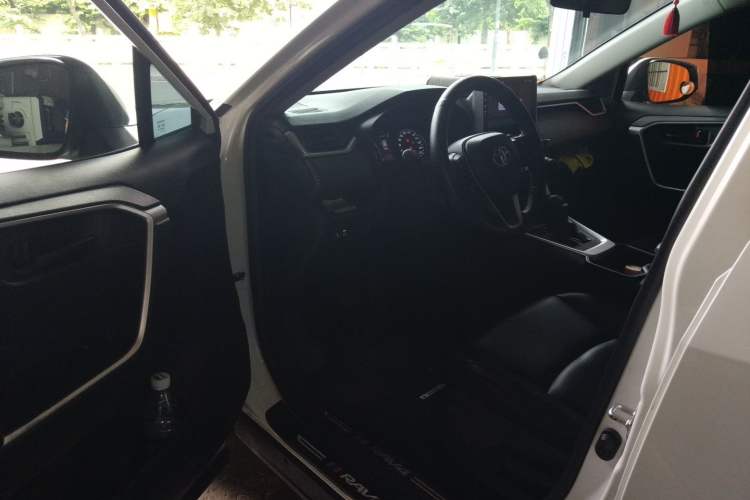 Used Toyota RAV4 2020 2.0L CVT Two-Wheel Drive Urban Edition Driver Seat