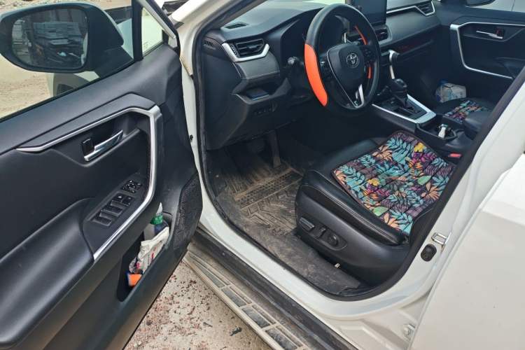 Used Toyota RAV4 2020 2.0L CVT Two-Wheel Drive Fashion Edition Driver Seat