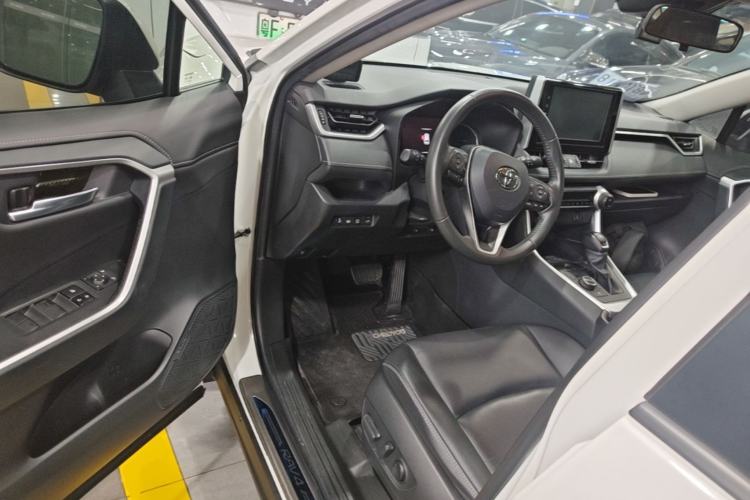 Used Toyota RAV4 2020 Dual-Engine 2.5L E-CVT 4x4 Elite PLUS Edition Driver Seat