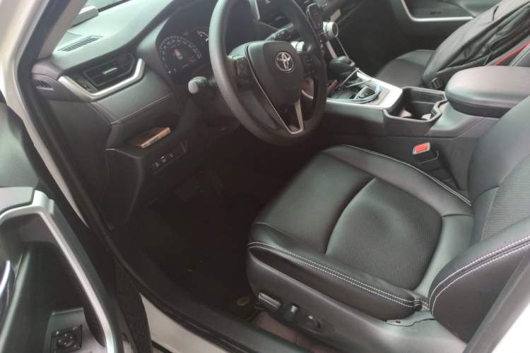 Used Toyota RAV4 2020 2.0L CVT Two-Wheel Drive Fashion Edition Driver Seat