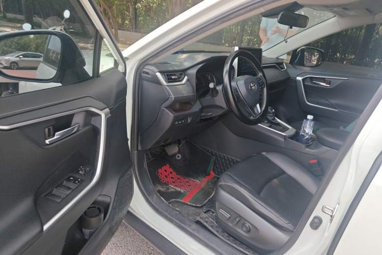Used Toyota RAV4 2020 2.0L CVT Two-Wheel Drive Prestige Edition Driver Seat