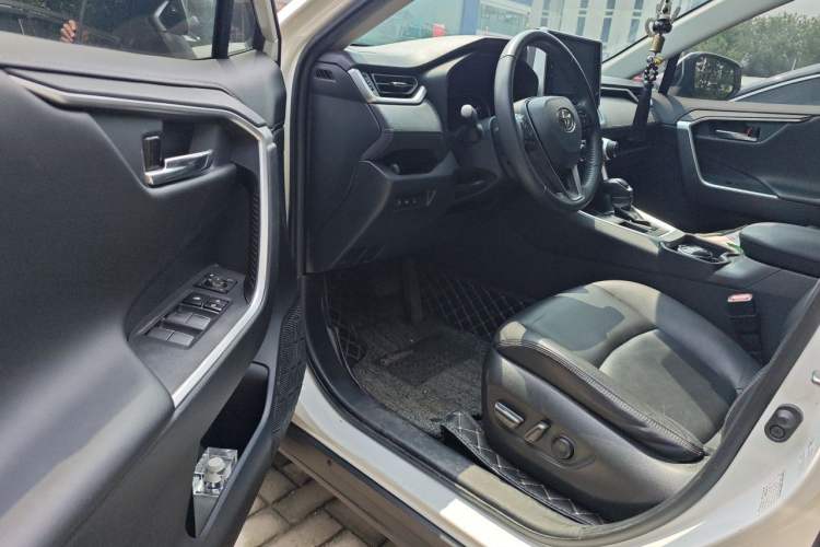 Used Toyota RAV4 2020 2.0L CVT Two-Wheel Drive Prestige Edition Driver Seat