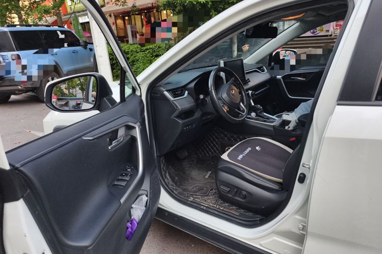 Used Toyota RAV4 2020 Dual-Engine 2.5L E-CVT 4x4 Elite PLUS Edition Driver Seat
