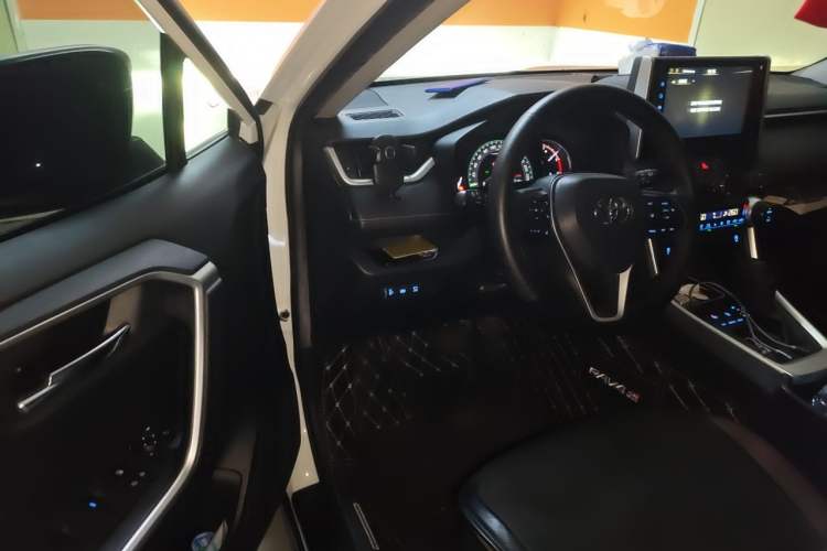 Used Toyota RAV4 2020 2.0L CVT Two-Wheel Drive Fashion Edition Driver Seat