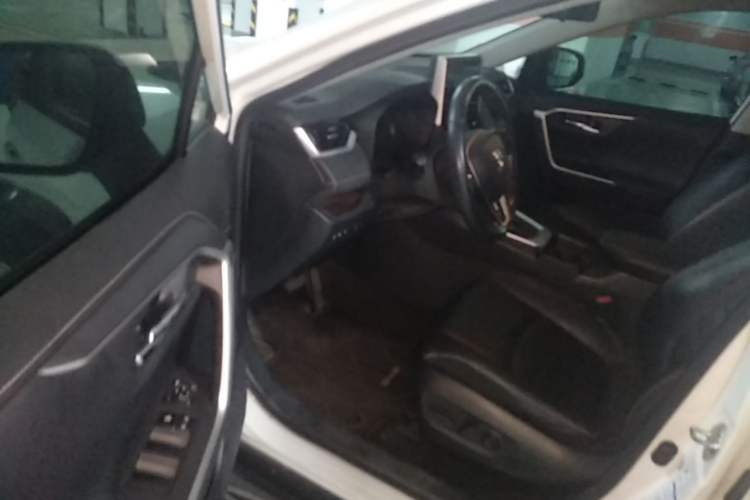 Used Toyota RAV4 2020 2.0L CVT Four-Wheel Drive Prestige Edition Driver Seat