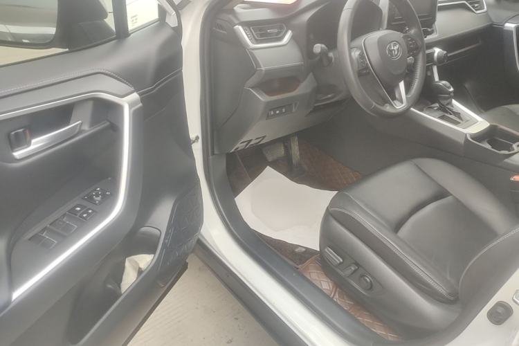 Used Toyota RAV4 2020 2.0L CVT Two-Wheel Drive Prestige Edition Driver Seat