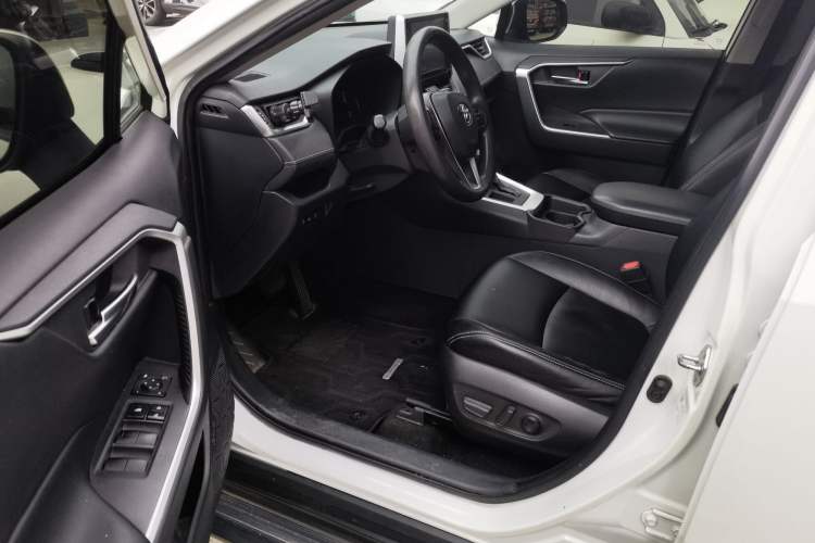 Used Toyota RAV4 2020 2.0L CVT Two-Wheel Drive Fashion Edition Driver Seat