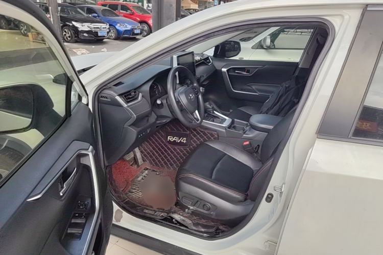 Used Toyota RAV4 2020 2.0L CVT 4x4 Trend Edition Driver Seat