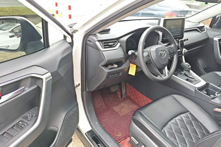 Used Toyota RAV4 2020 2.0L CVT 4x4 Trend Edition Driver Seat