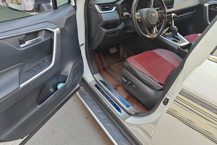 Used Toyota RAV4 2020 2.0L CVT 4x4 Trend Edition Driver Seat