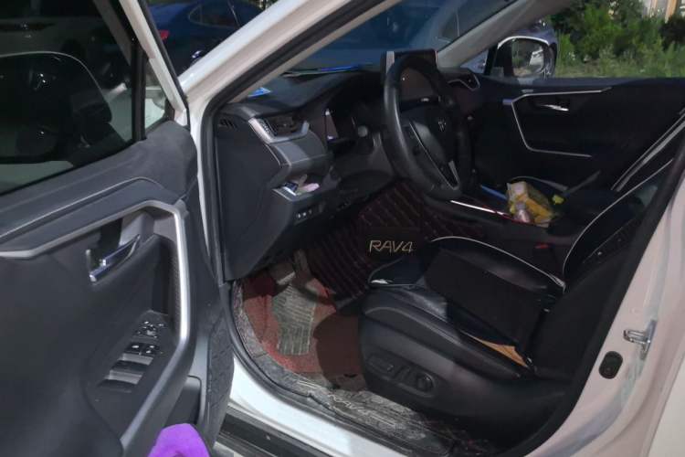 Used Toyota RAV4 2020 2.0L CVT Two-Wheel Drive Fashion PLUS Edition Driver Seat