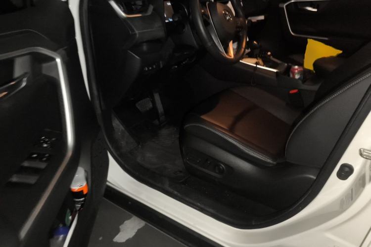 Used Toyota RAV4 2020 2.0L CVT 4x4 Style PLUS Edition Driver Seat