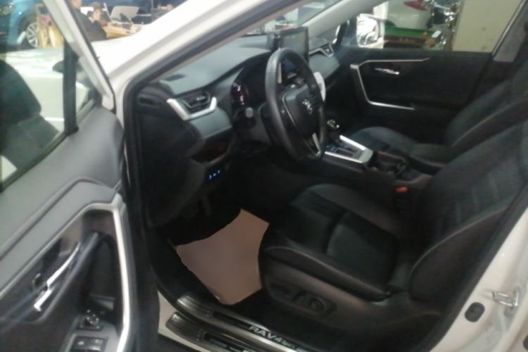 Used Toyota RAV4 2020 2.0L CVT Two-Wheel Drive Prestige Edition Driver Seat