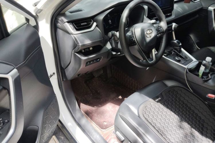 Used Toyota RAV4 2020 Dual-Engine 2.5L E-CVT 4x4 Elite PLUS Edition Driver Seat