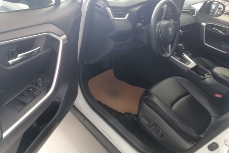 Used Toyota RAV4 2020 2.0L CVT 4x4 Trend Edition Driver Seat