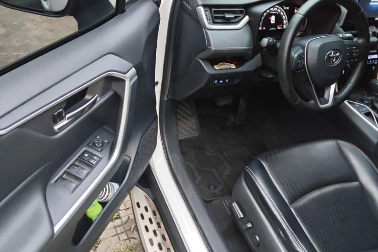 Used Toyota RAV4 2020 2.0L CVT Two-Wheel Drive Fashion Edition Driver Seat