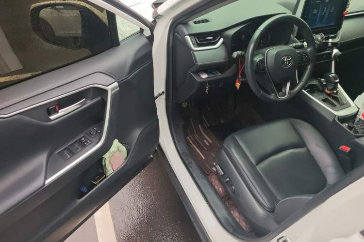 Used Toyota RAV4 2020 2.0L CVT Two-Wheel Drive Prestige Edition Driver Seat