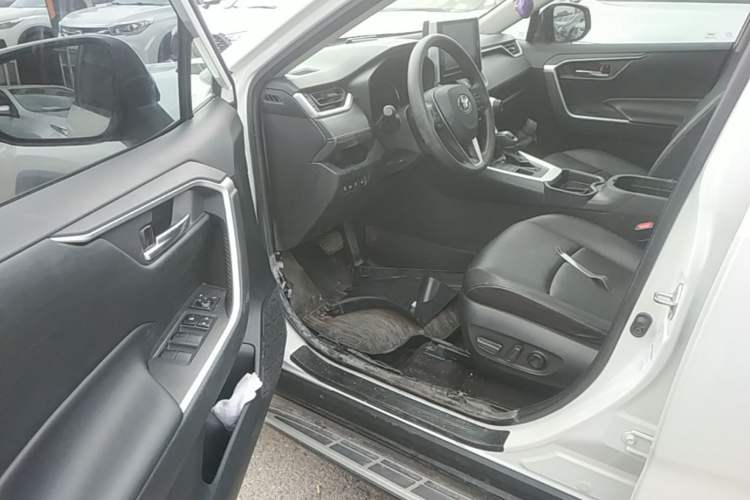 Used Toyota RAV4 2020 2.0L CVT 4x4 Trend Edition Driver Seat